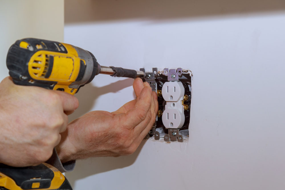 Top 10 Reasons to Call an Electrician